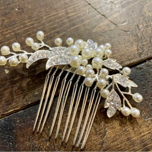 EUC Beautiful gemstone and pearl hair comb - Picture 1 of 4